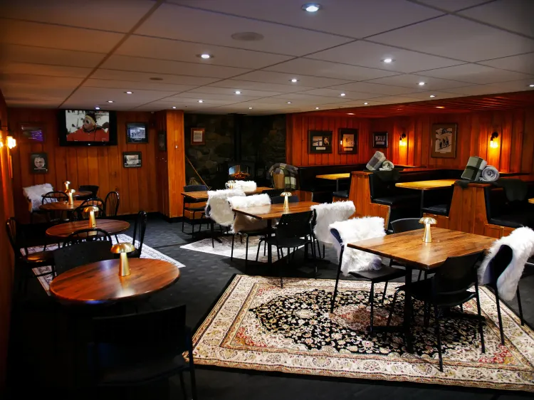 Lorenz’s Bar & Café